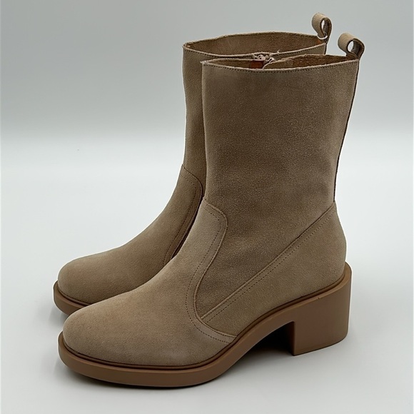 2114- André Assous Suede Ankle boots Beige Water Resistant Size 7.5 NWT - Picture 3 of 12